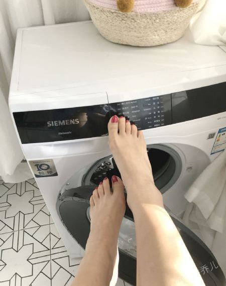 隔着衣服轻揉她的胸_剧情片动漫免费观看